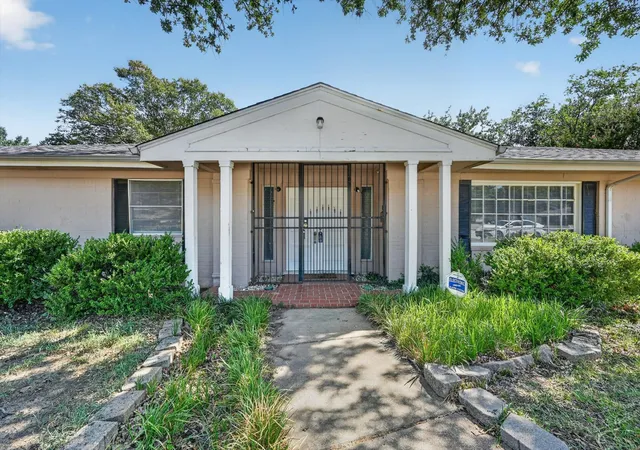 3rd image of 7200 Ellis Rd, Fort Worth, TX 76112 | MLS# 21344579
