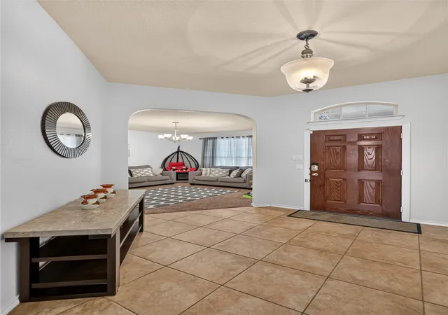 Photo 4 of Single family home for sale at 1118 Crest Ridge Dr, Red Oak, TX 75154 | MLS# 21344624 | Listing updated on 2026-10-09