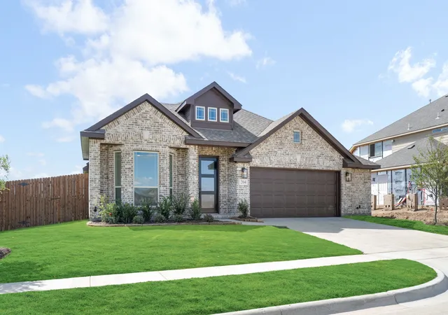 Photo 3 of Sale Pending at 204 Fireberry Dr, Glenn Heights, TX 75154 | MLS# 21340950 | Listing updated on 2026-10-05