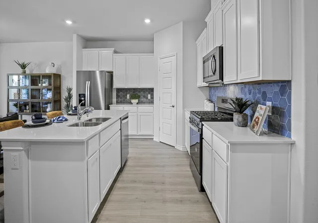 Photo 2 of Sale Pending at 430 Scenic Spark Ln, Lavon, TX 75166 | MLS# 21343885 | Listing updated on 2026-09-01