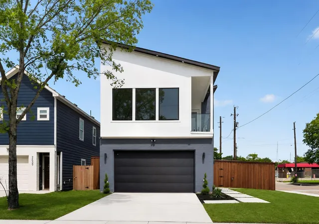 Photo 2 of Single family home for sale at 2633 Peabody Ave, Dallas, TX 75215 | MLS# 21343600 | Listing updated on 2026-08-29
