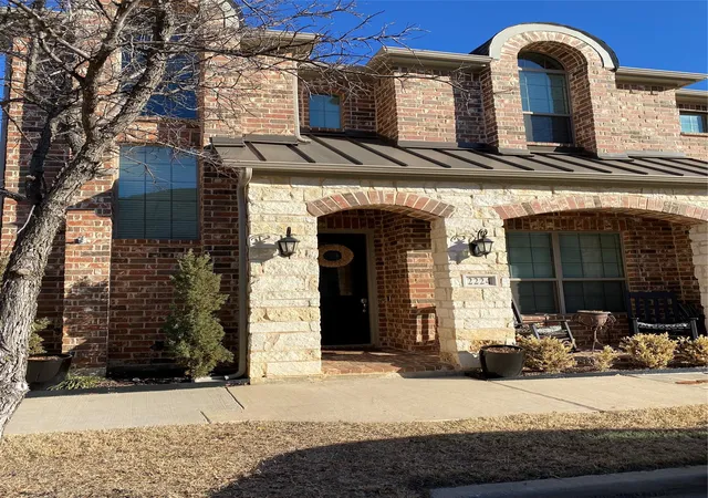 Townhouse for sale at 2224 Epitome Ave, Flower Mound, TX 75028 | MLS# 21337150