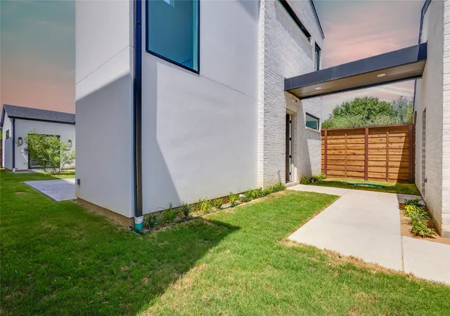 Photo 3 of Single family home for sale at 3313 Walchard Ct, Dallas, TX 75229 | MLS# 21344761 | Listing updated on 2026-08-18