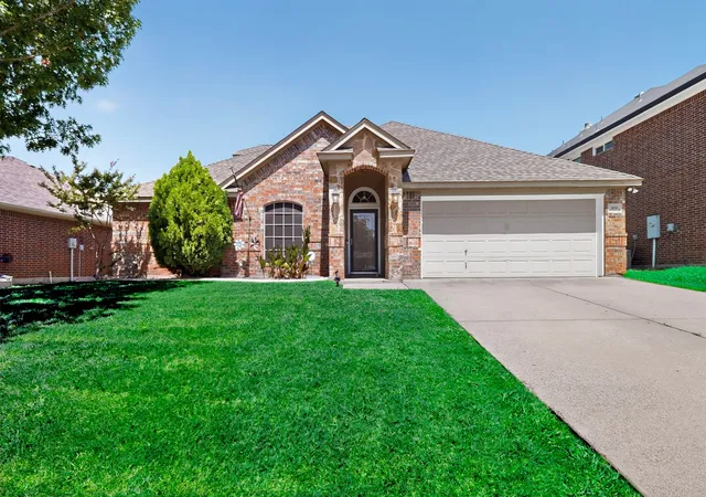 Photo 3 of Single family home for sale at 839 Evergreen Ln, Burleson, TX 76028 | MLS# 21344779 | Listing updated on 2026-08-28