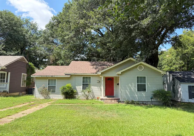 Photo 1 of Single family home for sale at 2423 Simpson St, Paris, TX 75460 | MLS# 21344797 | Listing updated on 2026-08-18