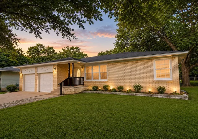 1st image of 425 Austin St, Sherman, TX 75090 | MLS# 21344844