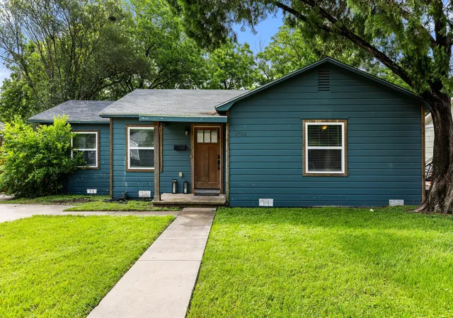 Photo 1 of Sale Pending at 3700 Charlton Ave, Waco, TX 76711 | MLS# 21344516 | Listing updated on 2026-09-28