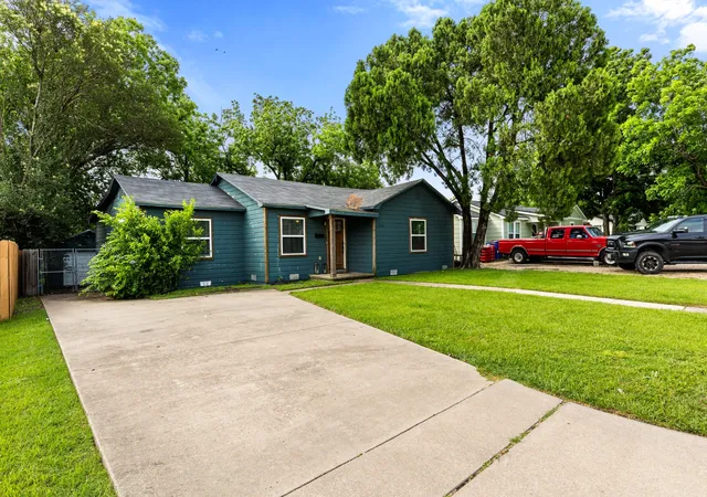 Photo 2 of Sale Pending at 3700 Charlton Ave, Waco, TX 76711 | MLS# 21344516 | Listing updated on 2026-09-28