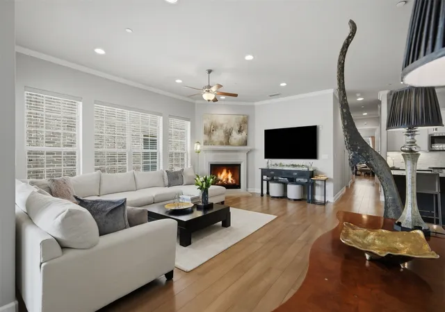 Listing Photo 4 - Condo for sale in building located at 5005 Meridian Ln, Addison, TX 75001 - Unit #2103