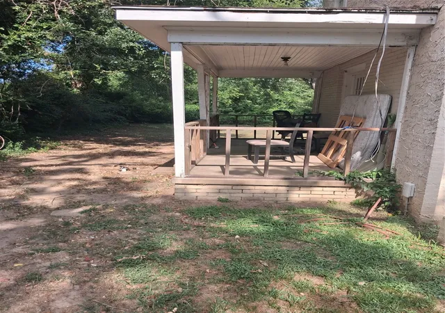 Photo 3 of Sale Pending at 1512 Crescent Dr, Tyler, TX 75702 | MLS# 21343562 | Listing updated on 2026-09-28