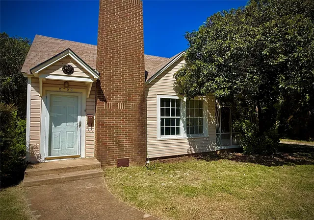 Photo 1 of Single family home for sale at 2700 Elizabeth Dr, Brownwood, TX 76801 | MLS# 21344903 | Listing updated on 2026-10-01