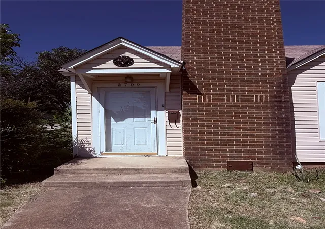Photo 3 of Single family home for sale at 2700 Elizabeth Dr, Brownwood, TX 76801 | MLS# 21344903 | Listing updated on 2026-10-01