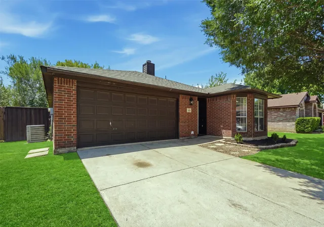 Photo 3 of Single family home for sale at 1152 Lake Bluff Dr, Little Elm, TX 75068 | MLS# 21344938 | Listing updated on 2026-10-03