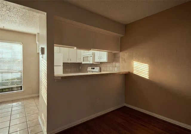 Listing Photo 5 - Condo for sale in building located at 895 Dublin Dr, Richardson, TX 75080 - Unit #4