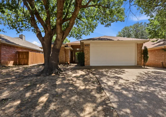 Photo 3 of Single family home for sale at 7229 Laurelhill Ct S, Fort Worth, TX 76133 | MLS# 21345004 | Listing updated on 2026-08-03
