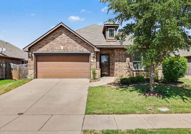 Photo 1 of Single family home for sale at 8305 Spitfire Trl, Aubrey, TX 76227 | MLS# 21344749 | Listing updated on 2026-10-08