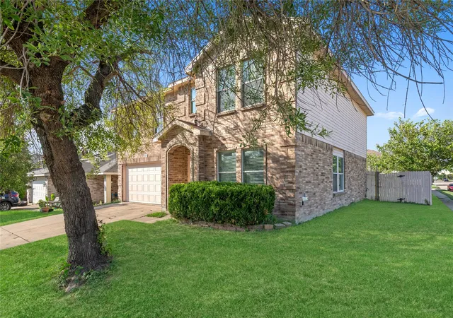 Photo 3 of Single family home for sale at 5437 New Castleton Ln, Fort Worth, TX 76135 | MLS# 21342393 | Listing updated on 2026-08-12
