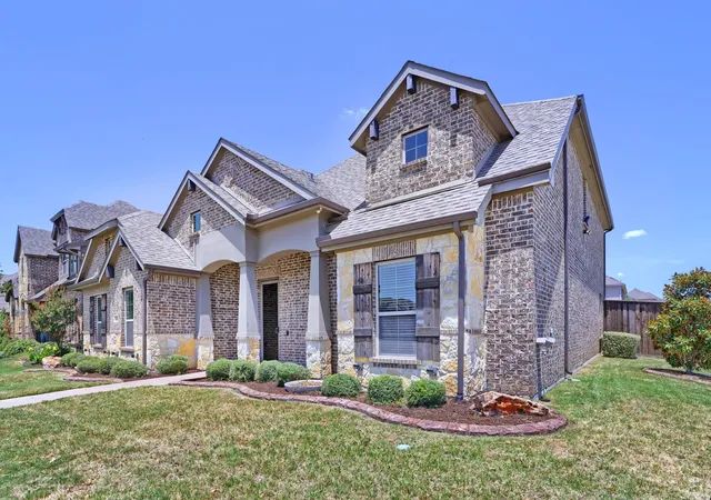 Photo 2 of Single family home for sale at 123 White Oak Ln, Red Oak, TX 75154 | MLS# 21330881 | Listing updated on 2026-09-29