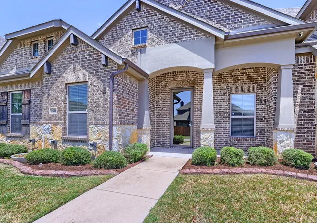 Photo 3 of Single family home for sale at 123 White Oak Ln, Red Oak, TX 75154 | MLS# 21330881 | Listing updated on 2026-09-29