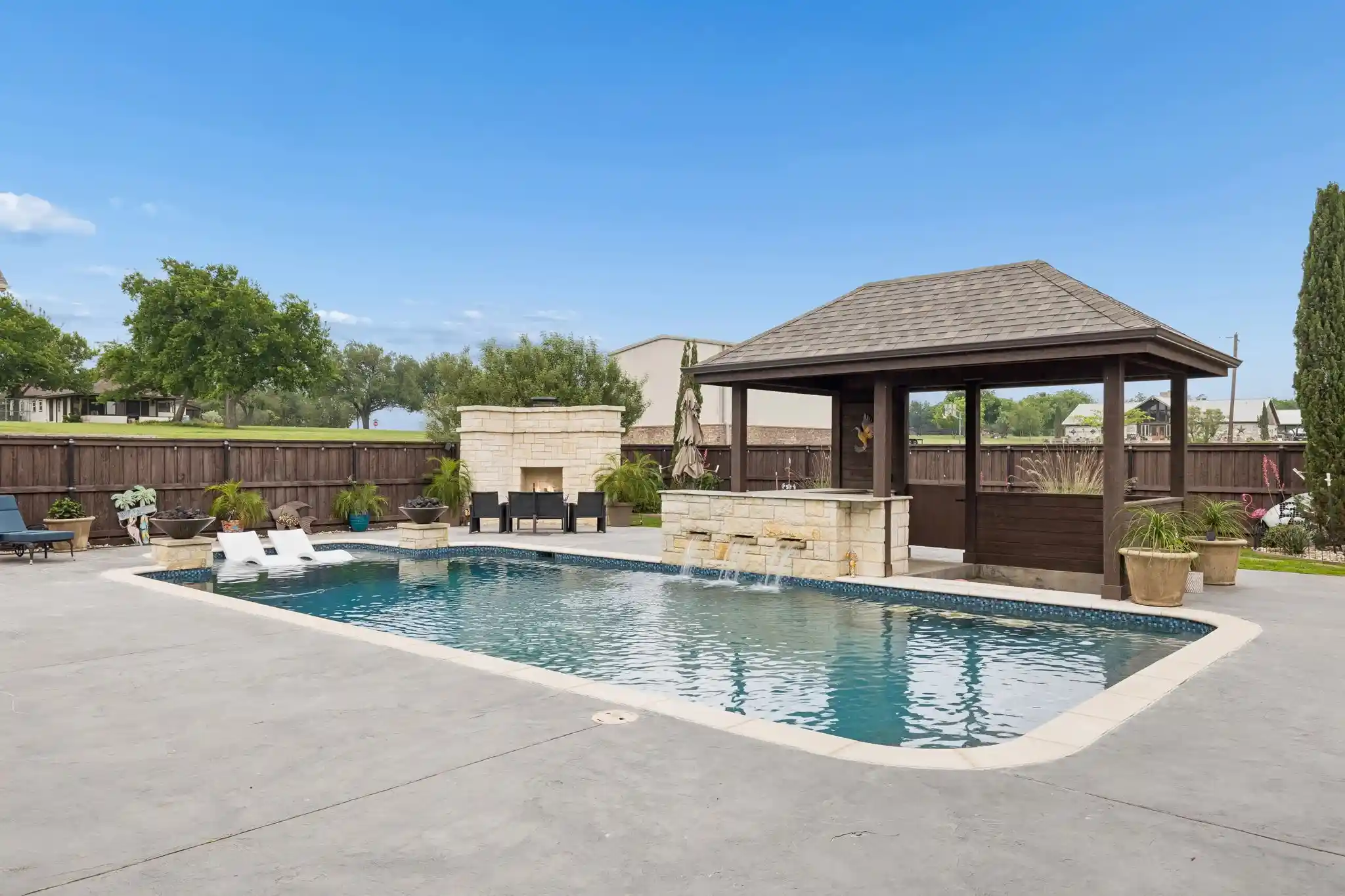 Photo 1 of Single family home for sale at 2009 Lakeshore Dr, Cleburne, TX 76033 | MLS# 21244854 | Listing updated on 2026-10-10