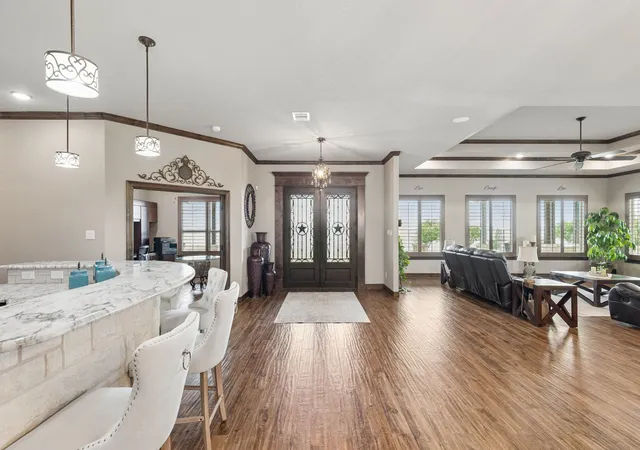 3rd image of 2009 Lakeshore Dr, Cleburne, TX 76033 | MLS# 21244854