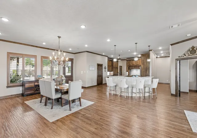 4th image of 2009 Lakeshore Dr, Cleburne, TX 76033 | MLS# 21244854