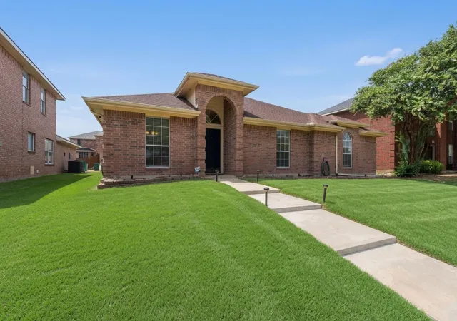 Photo 1 of Sale Pending at 412 Sugar Mill Rd, Cedar Hill, TX 75104 | MLS# 21341892 | Listing updated on 2026-10-05