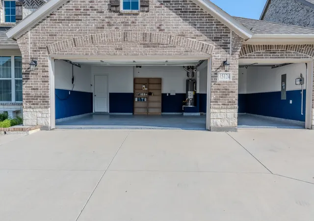 Photo 3 of Single family home for sale at 15124 Devonne Dr, Aledo, TX 76008 | MLS# 21345112 | Listing updated on 2026-08-27