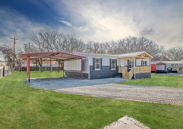 Photo 2 of Manufactured home for sale at 101 Kelly Ct, Azle, TX 76020 | MLS# 21342813 | Listing updated on 2026-08-19