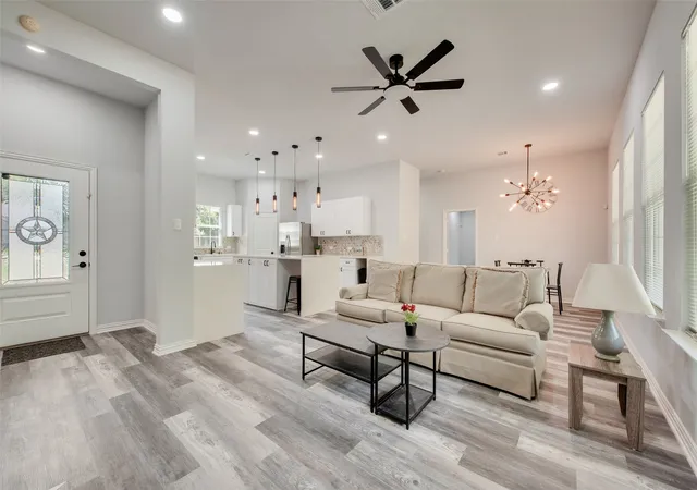 4th image of 4212 Balch Dr, Dallas, TX 75216 | MLS# 21343096