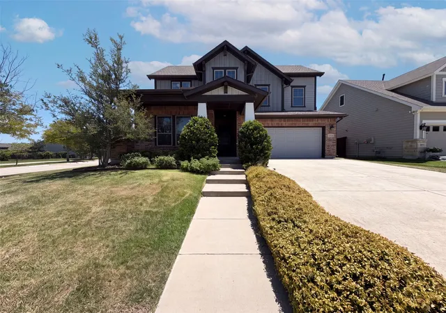Photo 1 of Single family home for sale at 1901 Crested Ridge Rd, Aledo, TX 76008 | MLS# 21345222 | Listing updated on 2026-10-01