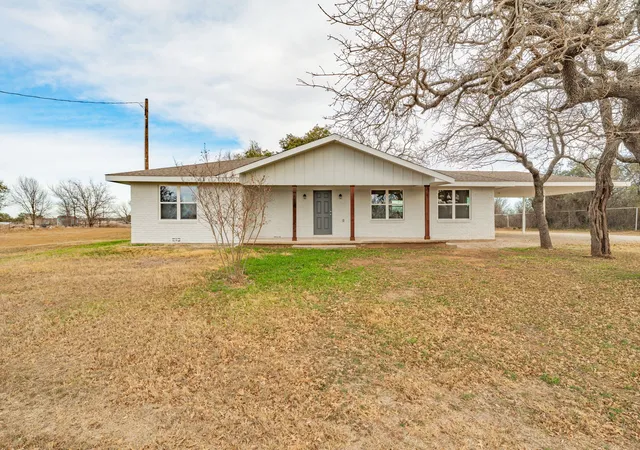 Photo 2 of Single family home for sale at 3041 Old Bunger Rd S, Graham, TX 76450 | MLS# 21344717 | Listing updated on 2026-08-13