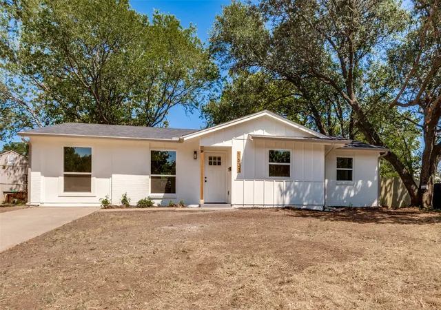 Photo 1 of Sale Pending at 1631 Western Park Ct, Dallas, TX 75211 | MLS# 21345183 | Listing updated on 2026-08-16