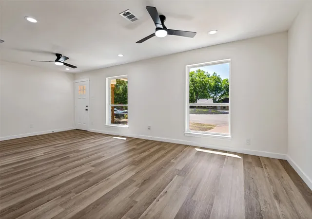 Photo 4 of Sale Pending at 1631 Western Park Ct, Dallas, TX 75211 | MLS# 21345183 | Listing updated on 2026-08-16