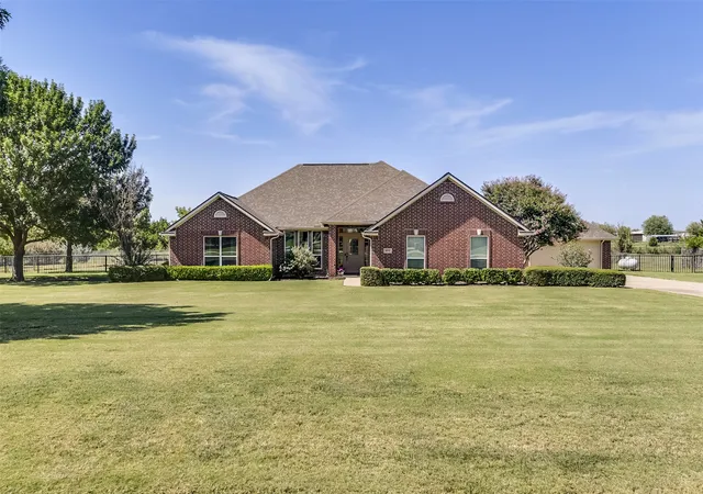 Photo 1 of Single family home for sale at 8051 Mavis Ave, Waxahachie, TX 75167 | MLS# 21345193 | Listing updated on 2026-08-20