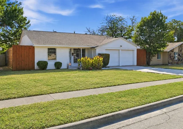 Photo 2 of Single family home for sale at 2721 Westview Dr, Mesquite, TX 75150 | MLS# 21345375 | Listing updated on 2026-10-06