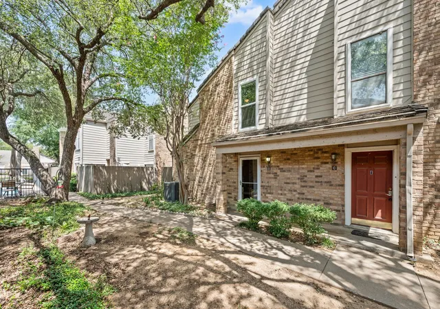 Photo 2 of Condo for sale at 1100 Brighton Dr #D, Arlington, TX 76012 | MLS# 21334922 | Listing updated on 2026-08-09
