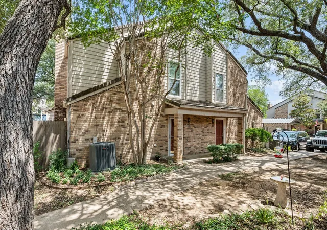 Photo 3 of Condo for sale at 1100 Brighton Dr #D, Arlington, TX 76012 | MLS# 21334922 | Listing updated on 2026-08-09