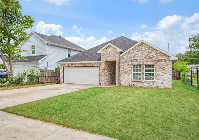 Photo 2 of Single family home for sale at 5832 Humbert Ave, Fort Worth, TX 76107 | MLS# 21341054 | Listing updated on 2026-08-30