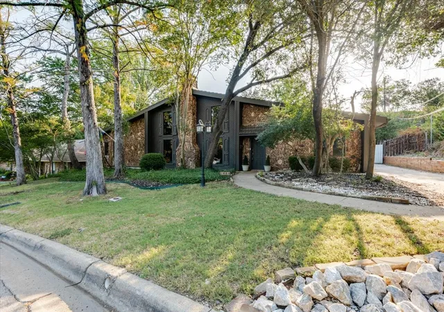 Photo 1 of Single family home for sale at 1459 Warrington Ct, Fort Worth, TX 76112 | MLS# 21333481 | Listing updated on 2026-09-21