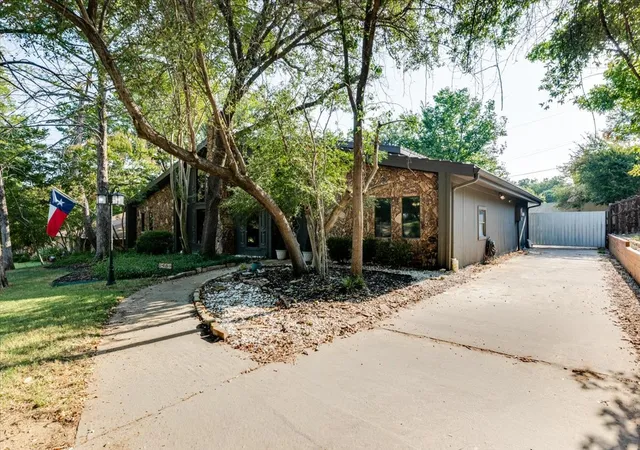 Photo 2 of Single family home for sale at 1459 Warrington Ct, Fort Worth, TX 76112 | MLS# 21333481 | Listing updated on 2026-09-21