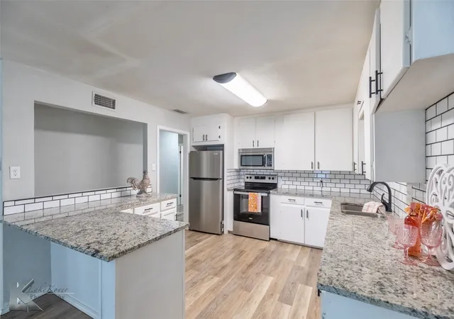 Photo 2 of Single family home for sale at 802 S Bowie Dr, Abilene, TX 79605 | MLS# 21344995 | Listing updated on 2026-08-06