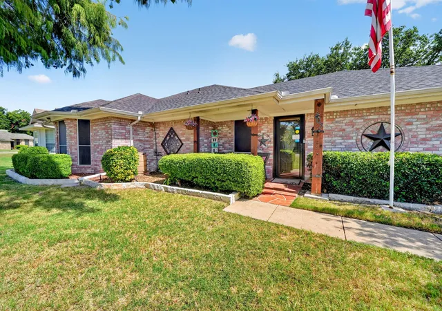 Photo 4 of Sale Pending at 403 Sunset Dr, Crandall, TX 75114 | MLS# 21343058 | Listing updated on 2026-08-31