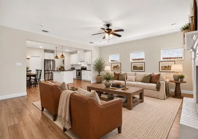 Photo 4 of Single family home for sale at 1009 Brown Valley Trl, Weatherford, TX 76087 | MLS# 21342758 | Listing updated on 2026-09-25