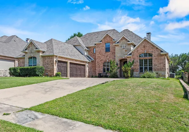 Photo 1 of Single family home for sale at 804 Bentwater Pkwy, Cedar Hill, TX 75104 | MLS# 21345084 | Listing updated on 2026-08-26