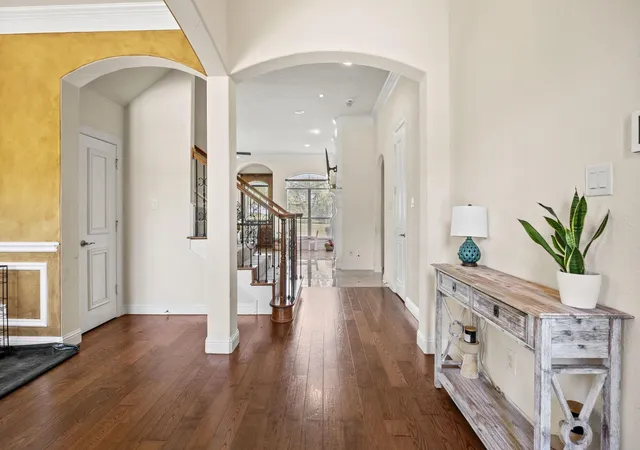 Photo 2 of Single family home for sale at 804 Bentwater Pkwy, Cedar Hill, TX 75104 | MLS# 21345084 | Listing updated on 2026-08-26