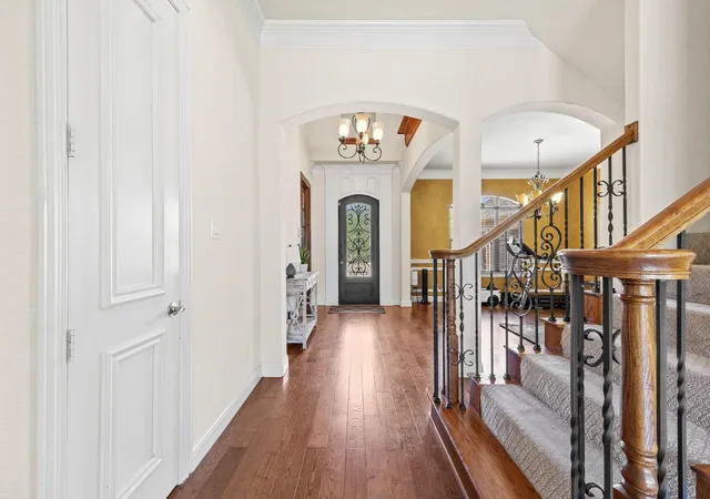 Photo 3 of Single family home for sale at 804 Bentwater Pkwy, Cedar Hill, TX 75104 | MLS# 21345084 | Listing updated on 2026-08-26