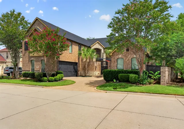 Photo 2 of Single family home for sale at 3801 Park Manor Ct, Arlington, TX 76017 | MLS# 21341856 | Listing updated on 2026-10-07