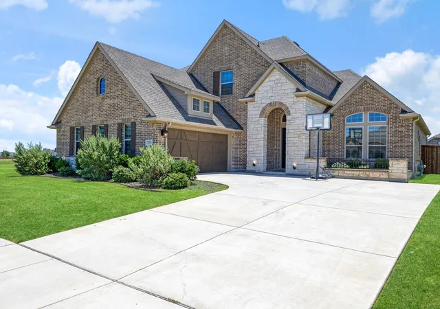 Photo 2 of Single family home for sale at 3204 Julian St, Mansfield, TX 76063 | MLS# 21345467 | Listing updated on 2026-09-28
