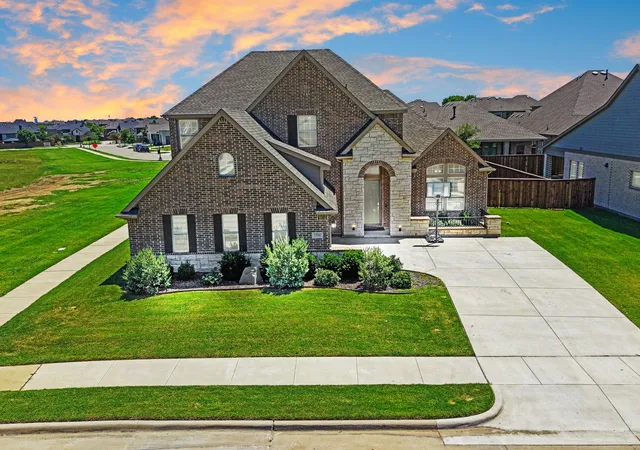 Photo 3 of Single family home for sale at 3204 Julian St, Mansfield, TX 76063 | MLS# 21345467 | Listing updated on 2026-09-28